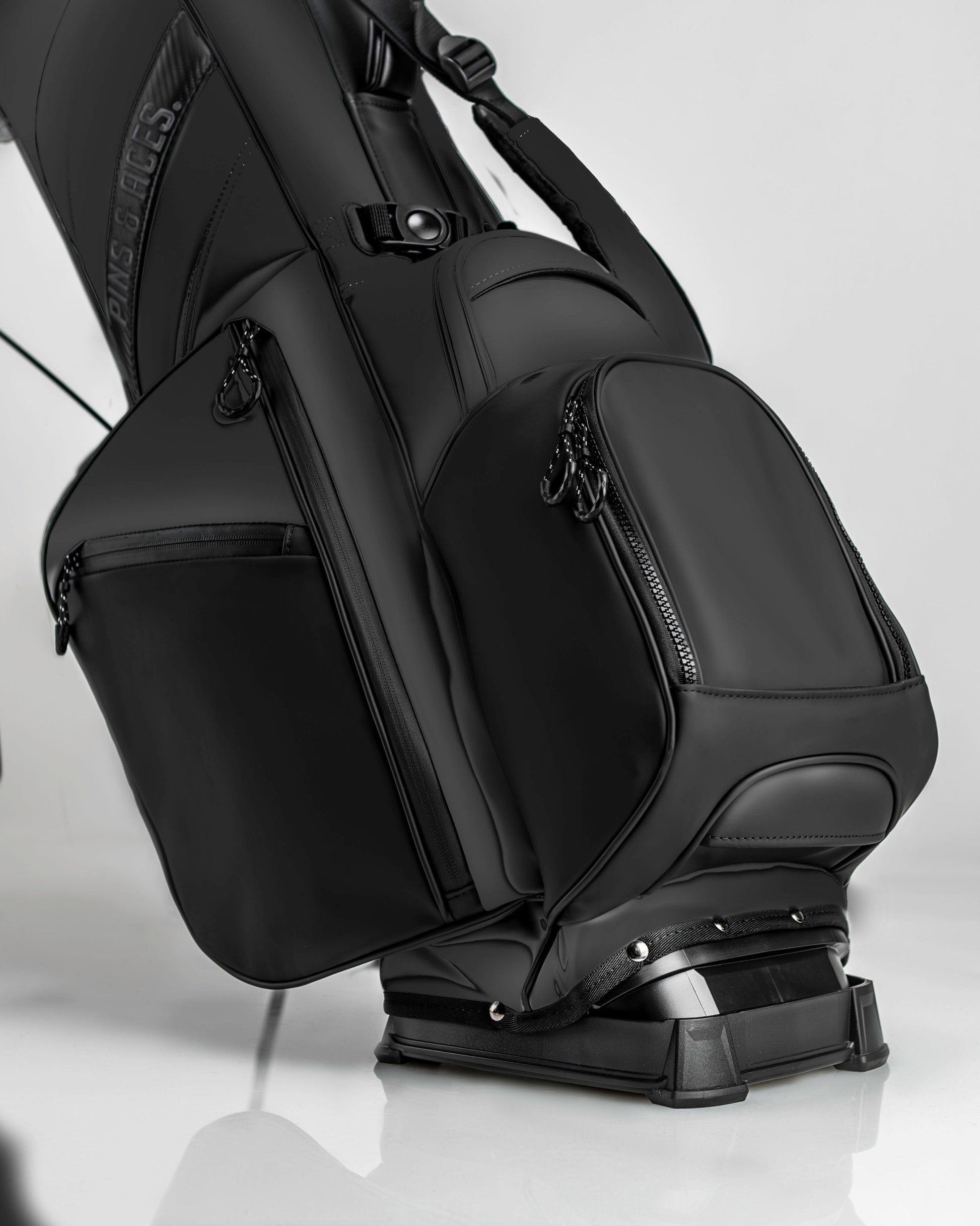 Player Preferred™ Golf Bag in Obsidian with a stay-flat bottom design for stability and convenience.