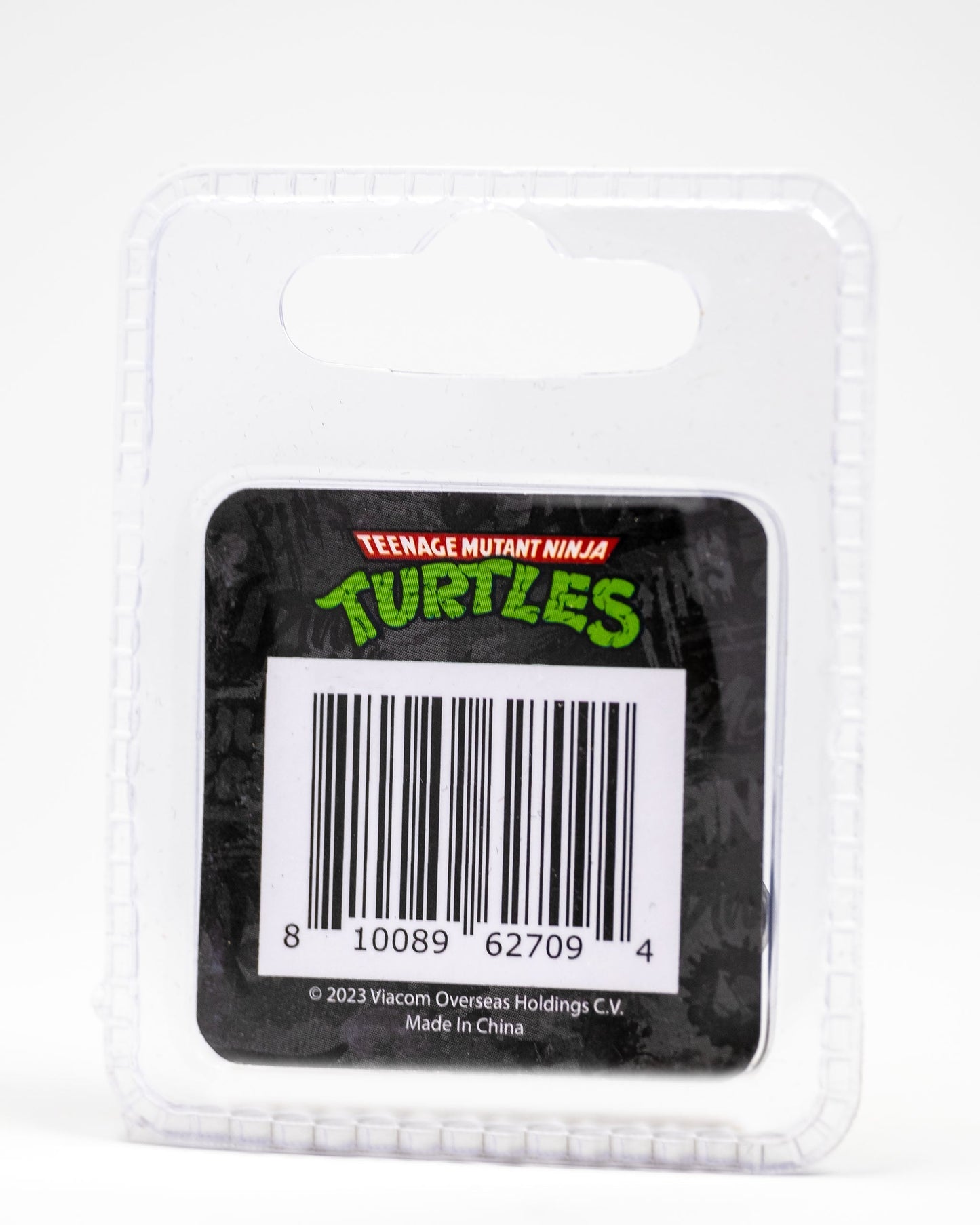 TMNT Michelangelo ball marker featuring a vibrant design of the character’s face, perfect for golf enthusiasts and Teenage Mutant Ninja Turtles fans.
