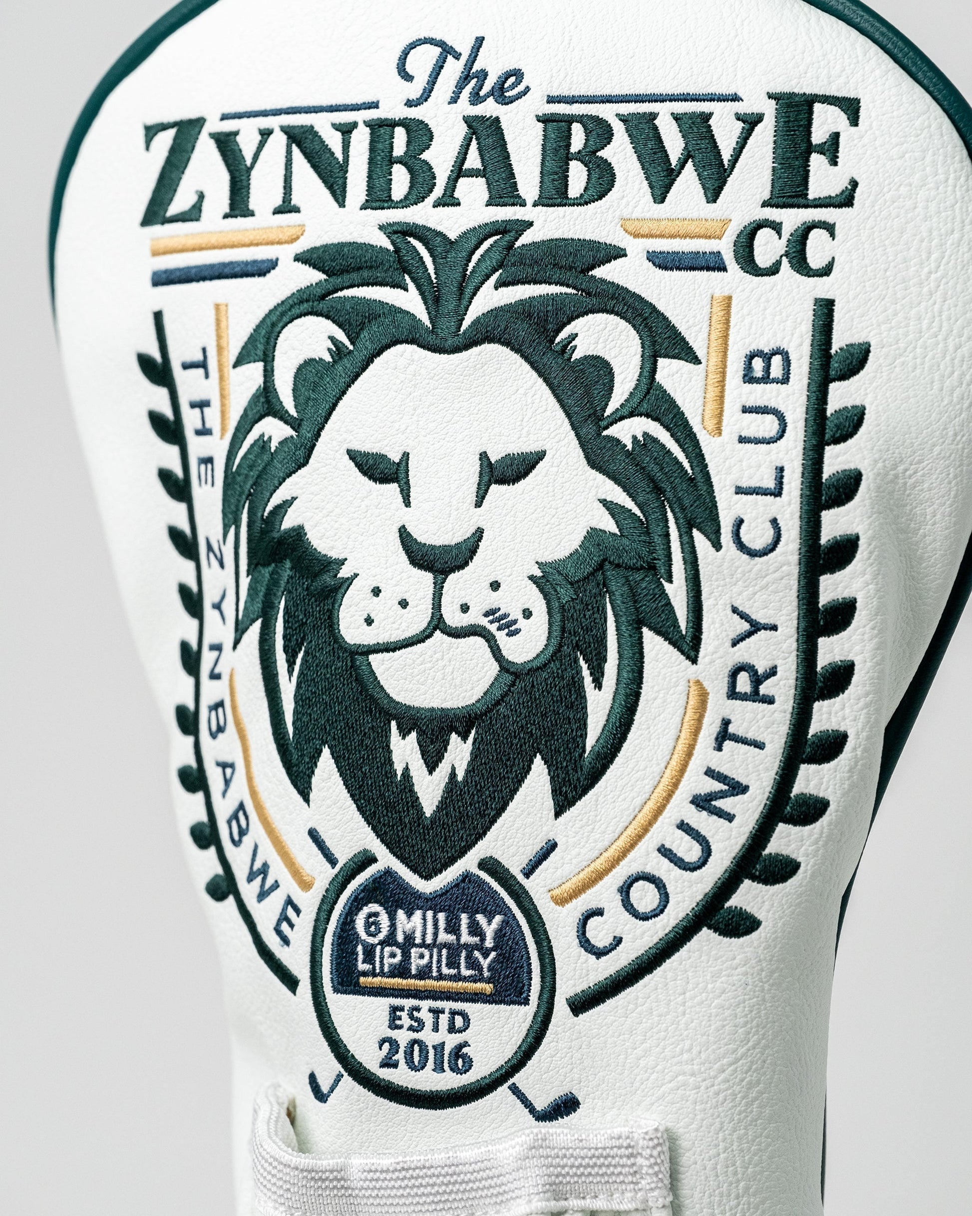 Zynbabwe Country Club driver cover featuring a sleek design with a logo, ideal for protecting golf drivers.