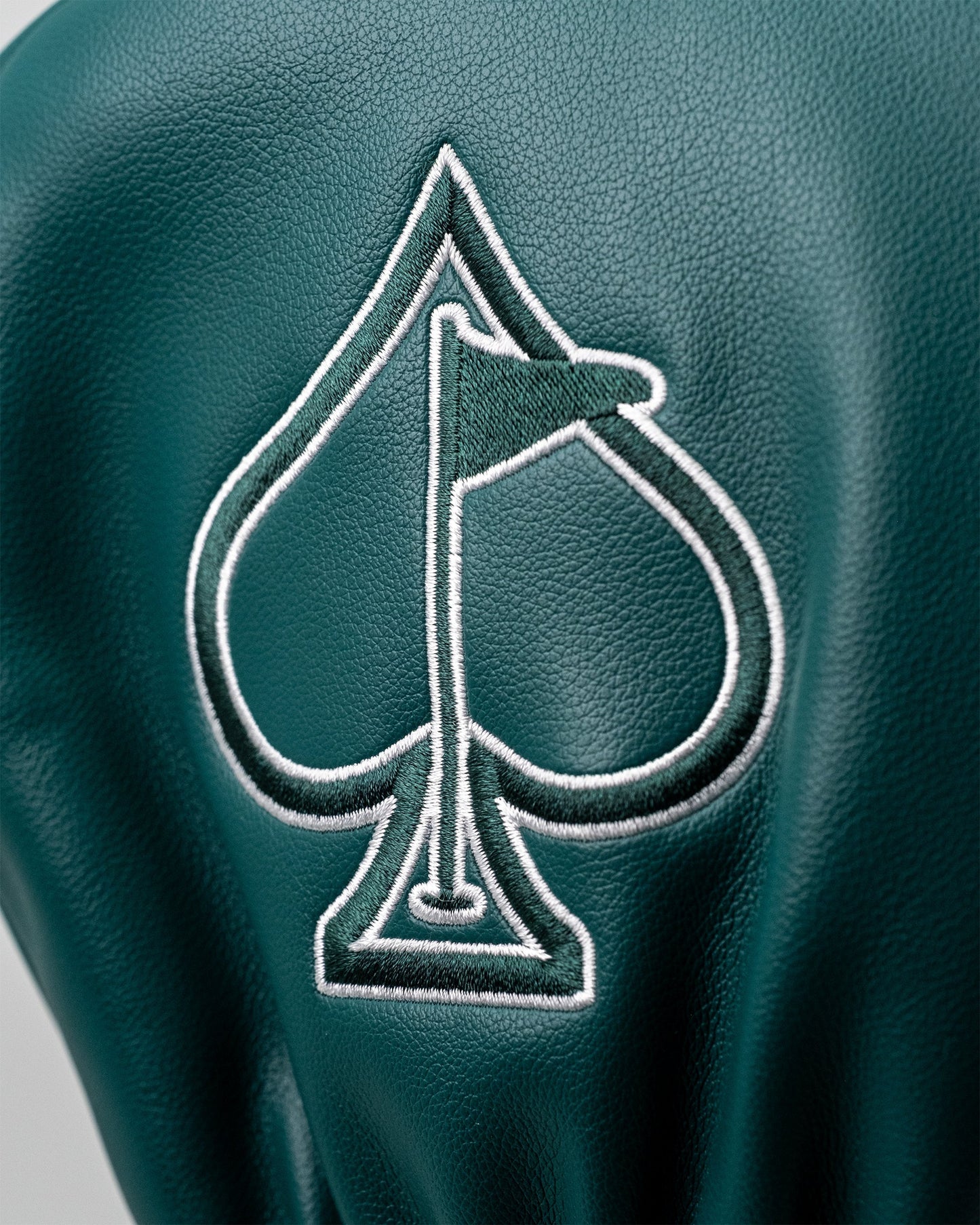 Zynbabwe Country Club driver cover featuring a sleek design with embroidered logo and vibrant colors.